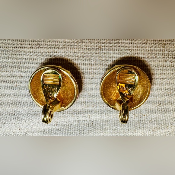 Vintage Monet Red Acrylic Ball Bead Necklace Gold Tone and Dome Clip Earrings - Picture 6 of 11